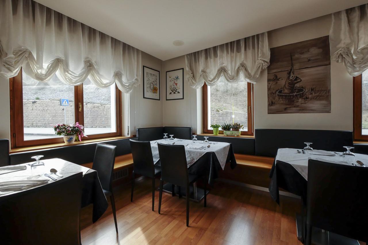 Albergo De March Farra d'Alpago Buitenkant foto
