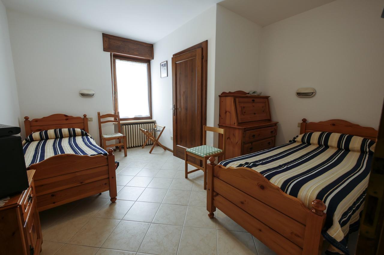 Albergo De March Farra d'Alpago Buitenkant foto