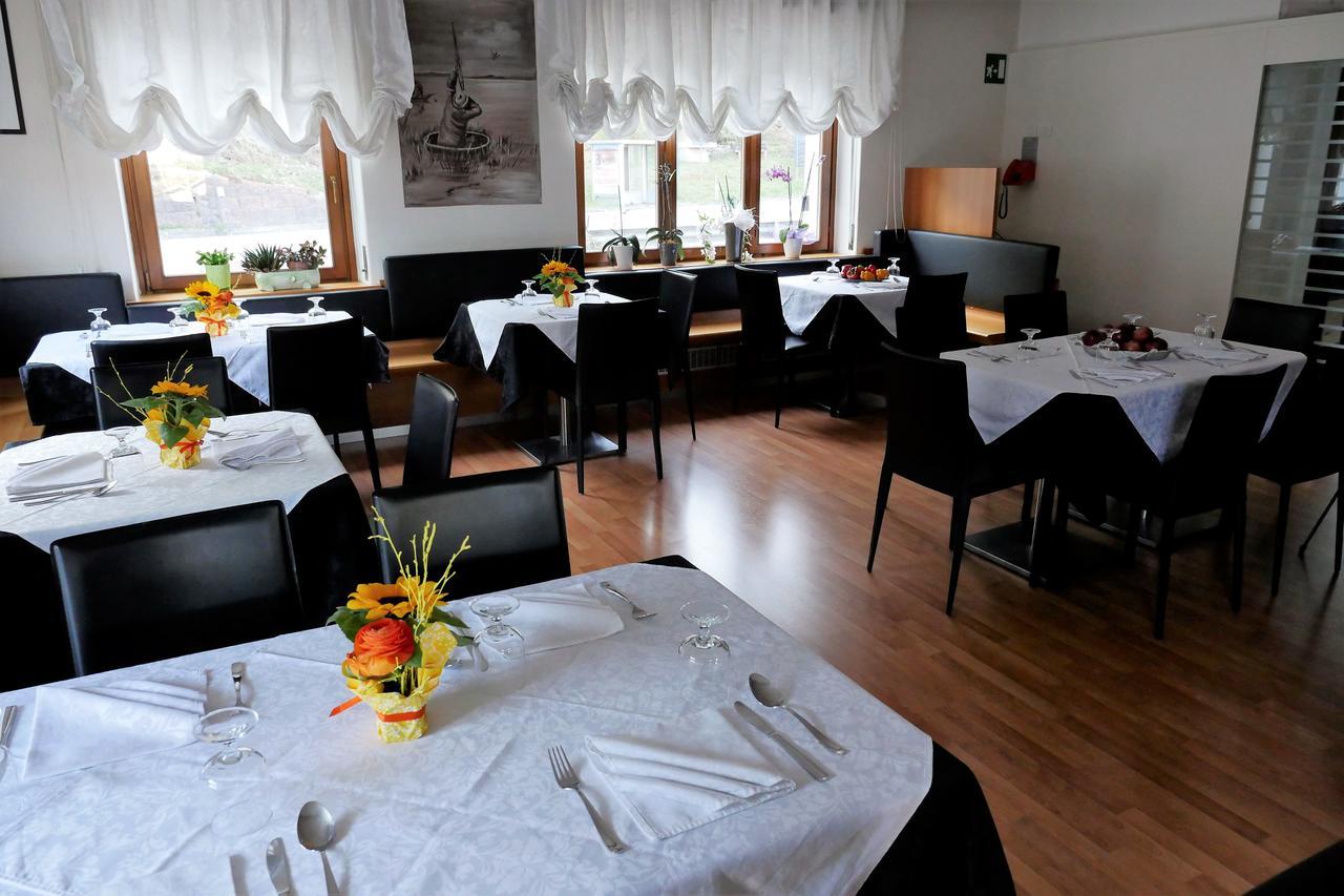 Albergo De March Farra d'Alpago Buitenkant foto