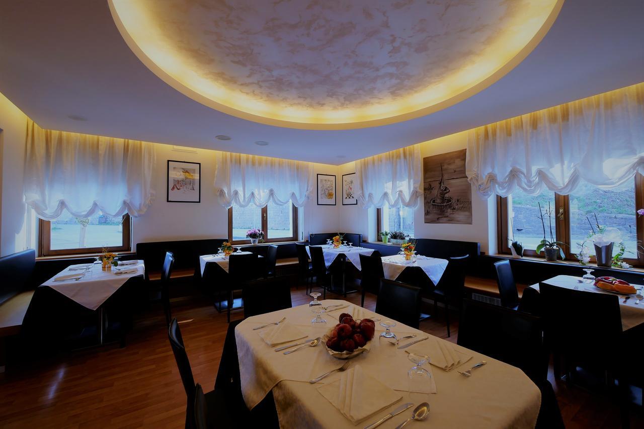 Albergo De March Farra d'Alpago Buitenkant foto